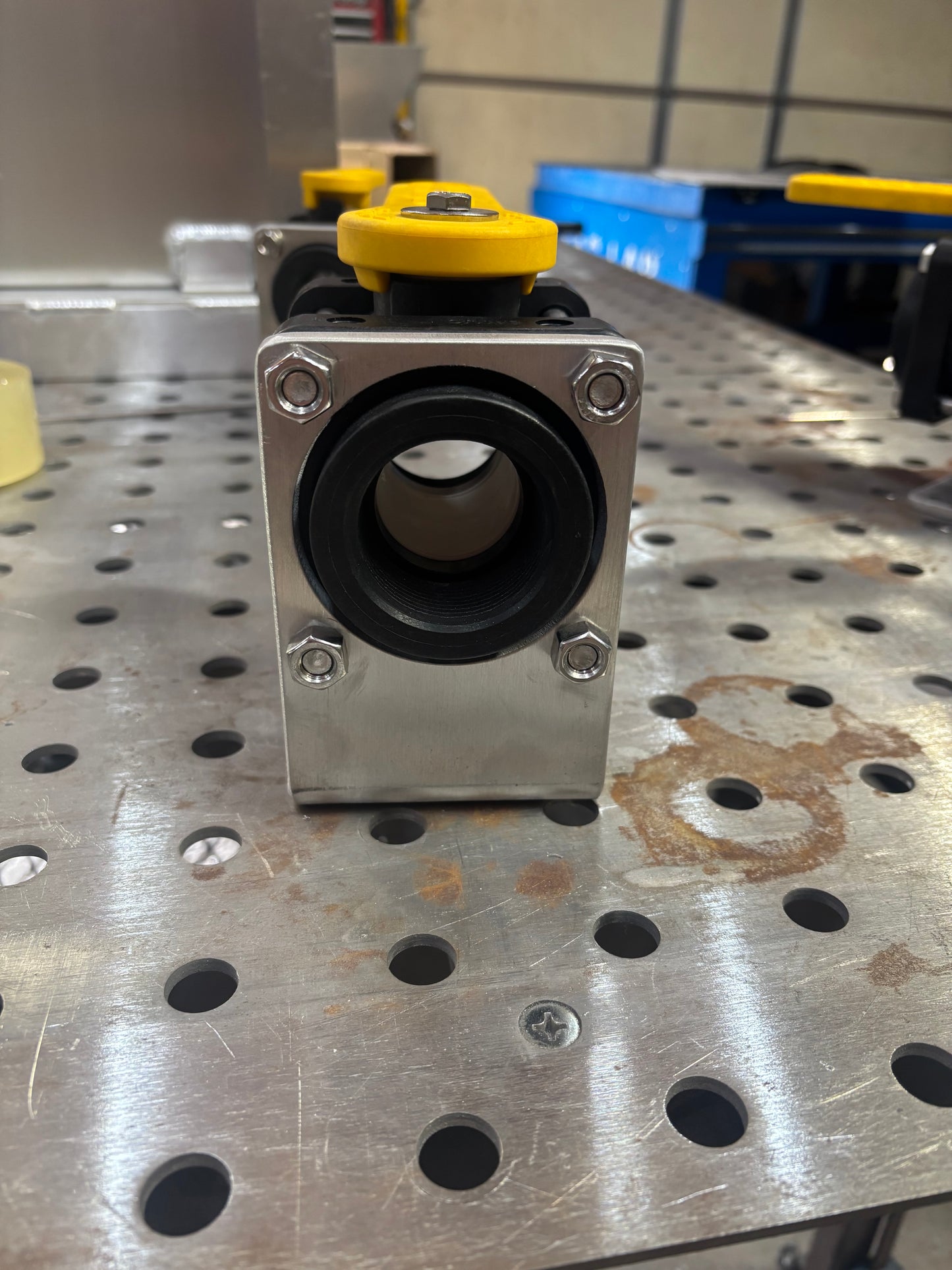 2 Way Banjo Ball Valve w/ Mounting Bracket