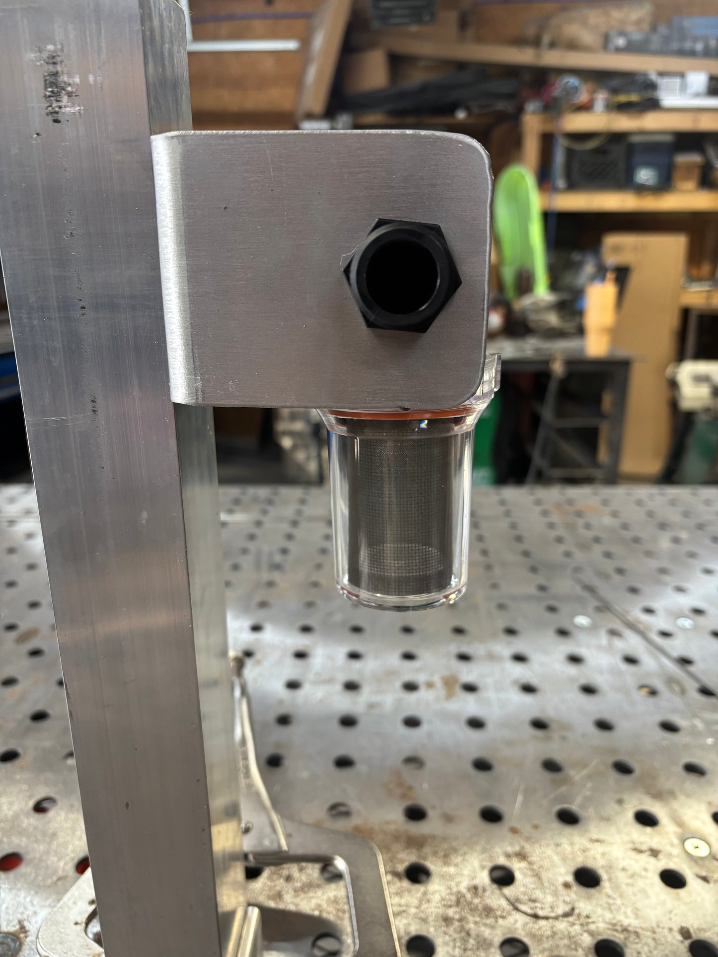 Water Filter Assembly With Mounting Bracket