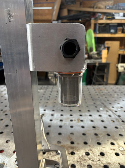 Water Filter Assembly With Mounting Bracket