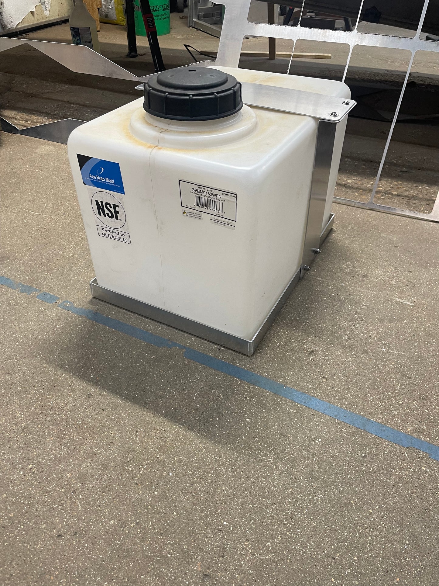 16 Gal Tank Holder