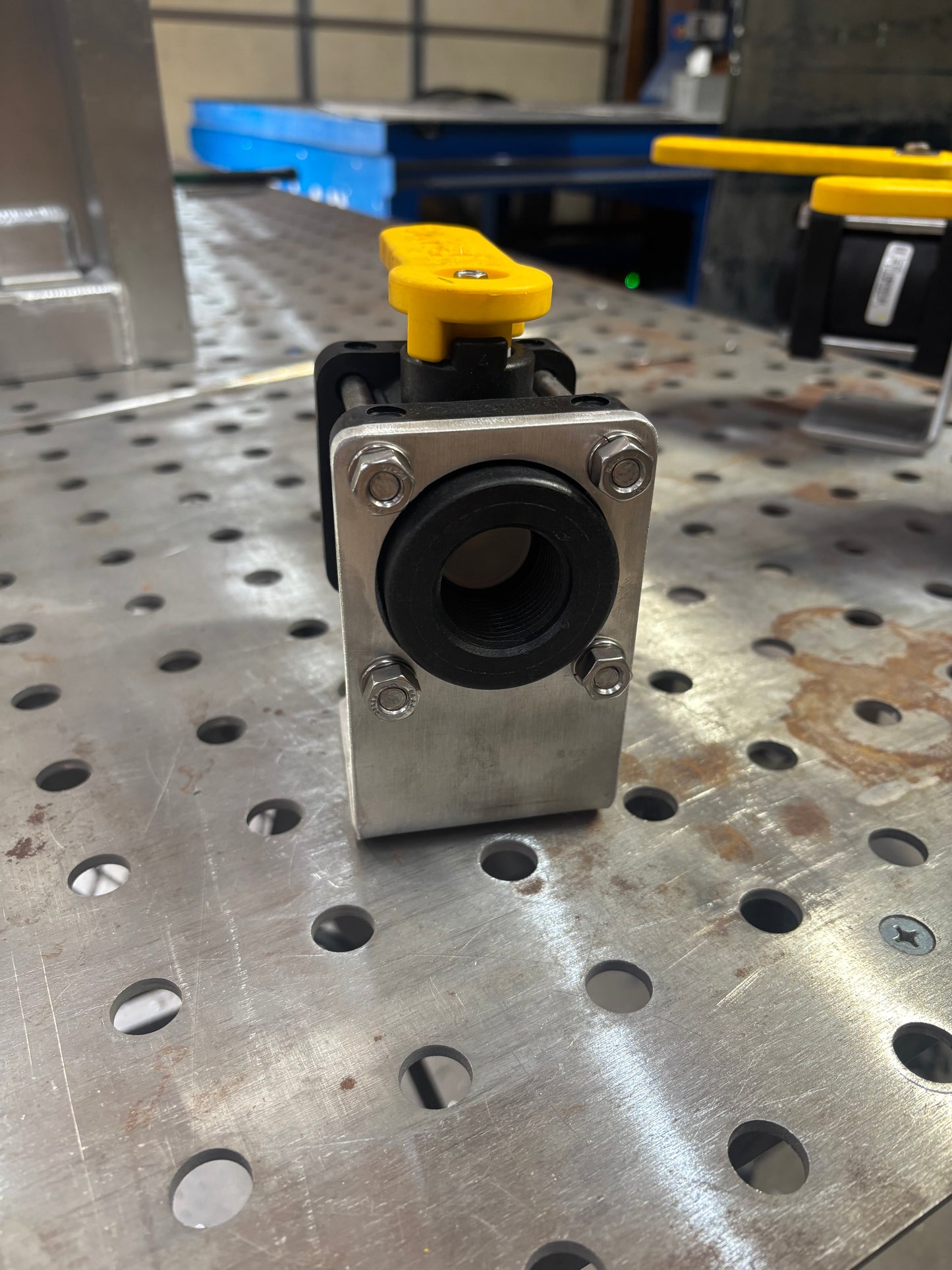 2 Way Banjo Ball Valve w/ Mounting Bracket