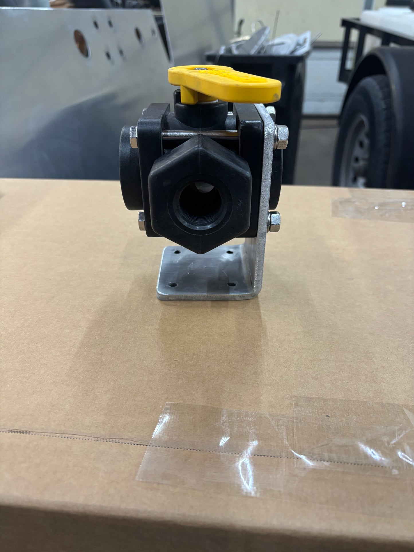 3 Way Banjo Ball Valve w/ Mounting Bracket