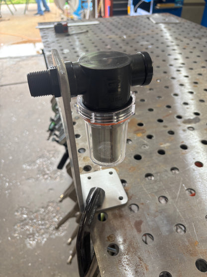 Water Filter Assembly With Mounting Bracket