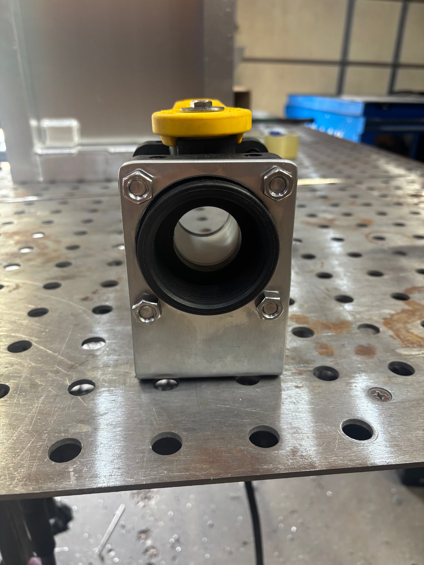 2 Way Banjo Ball Valve w/ Mounting Bracket